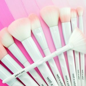 🌼🌻wet n wild brushes new