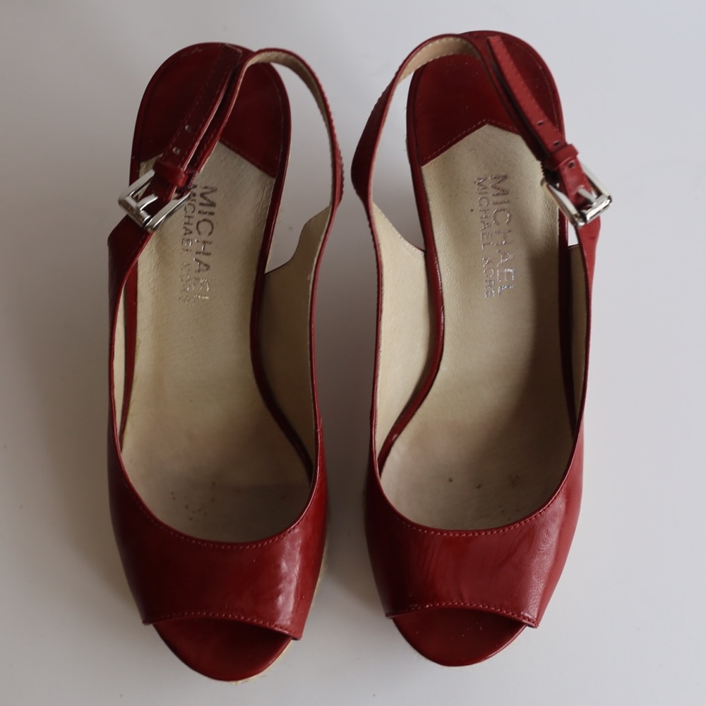 Red Straw Wedge