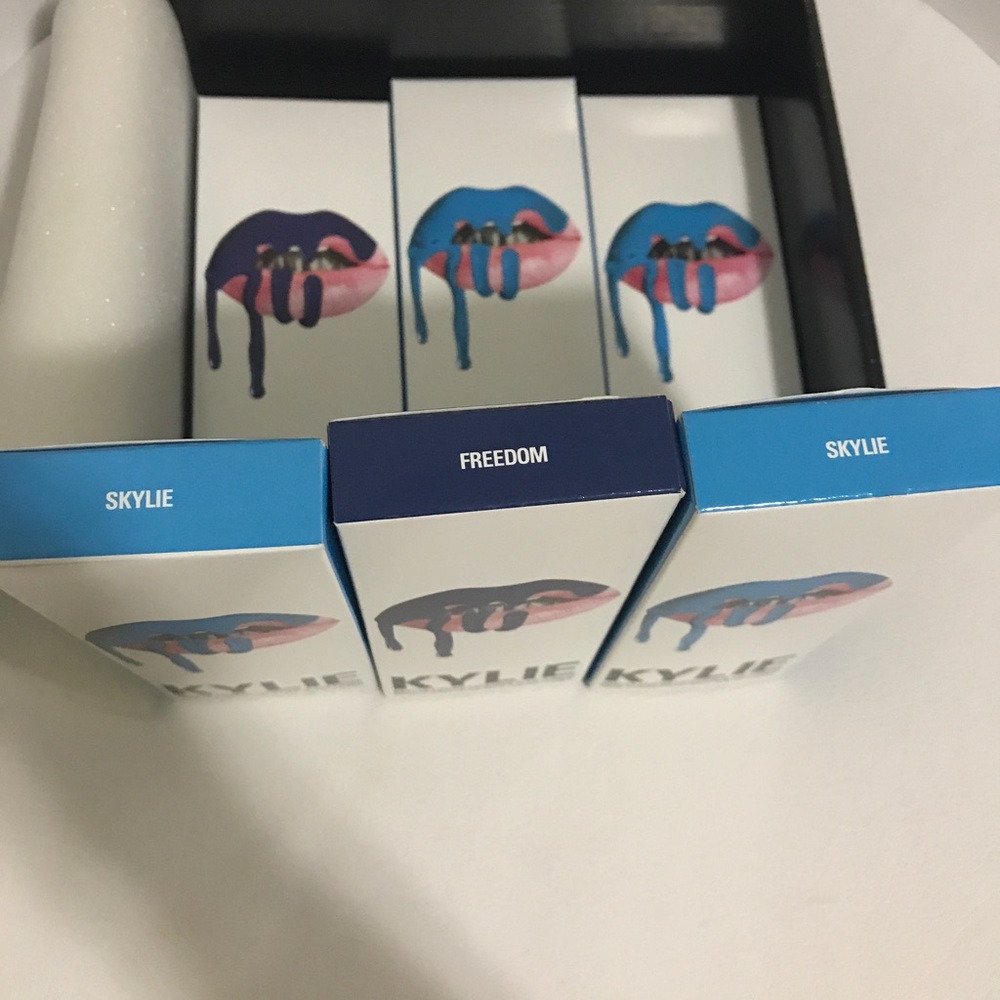 100% AUTHENTIC SKYLIE AND FREEDOM LIP KIT