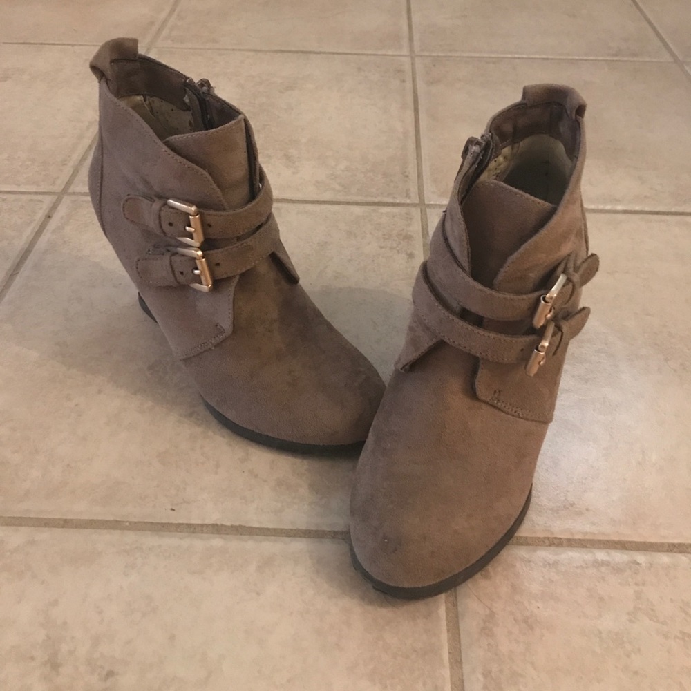 Tan suede Wedge Boots