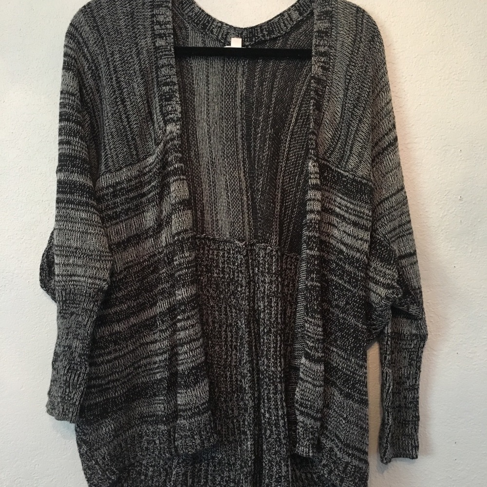 Cardigans & shalls - Picture 2 of 5