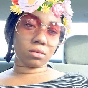 Meet your Posher, Aisha