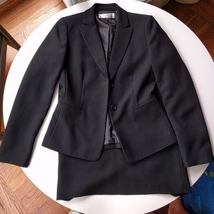 Tahari Black Skirt Suit Size 2
