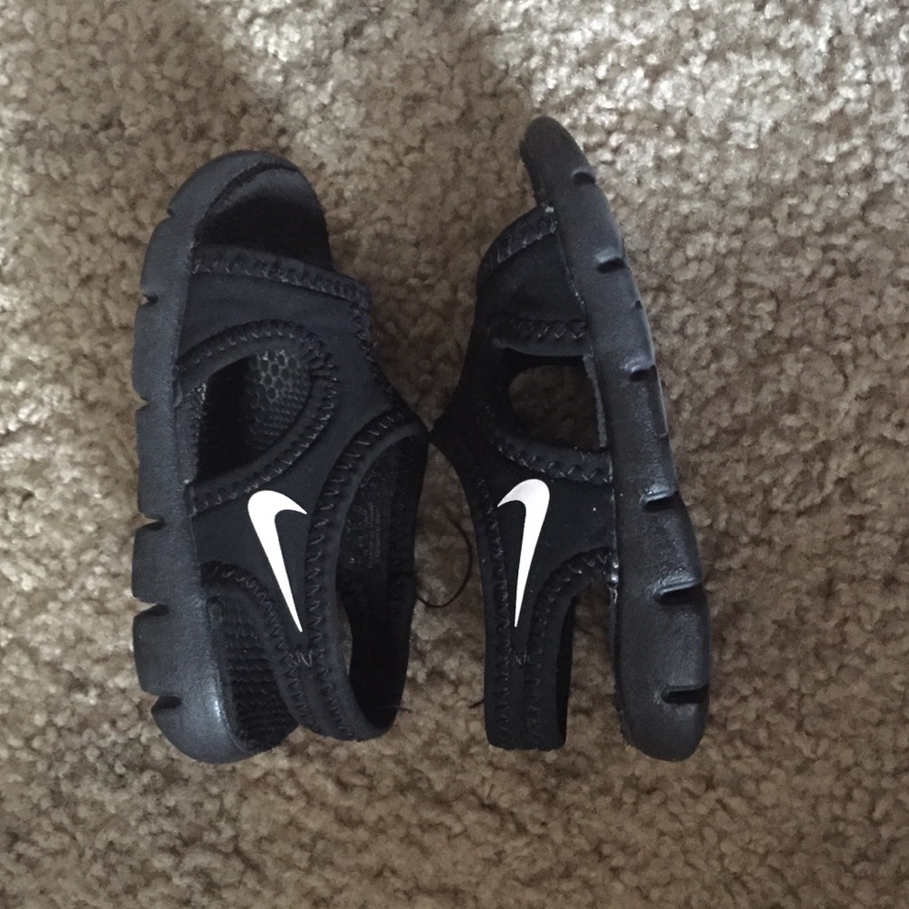 Infant Nike sandals (4)