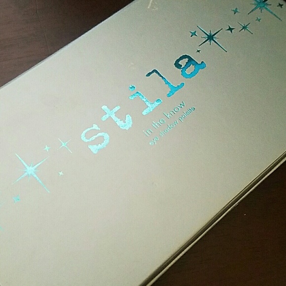 *SOLD* Stila " In The Know" Eyeshadow Palette - Picture 2 of 2