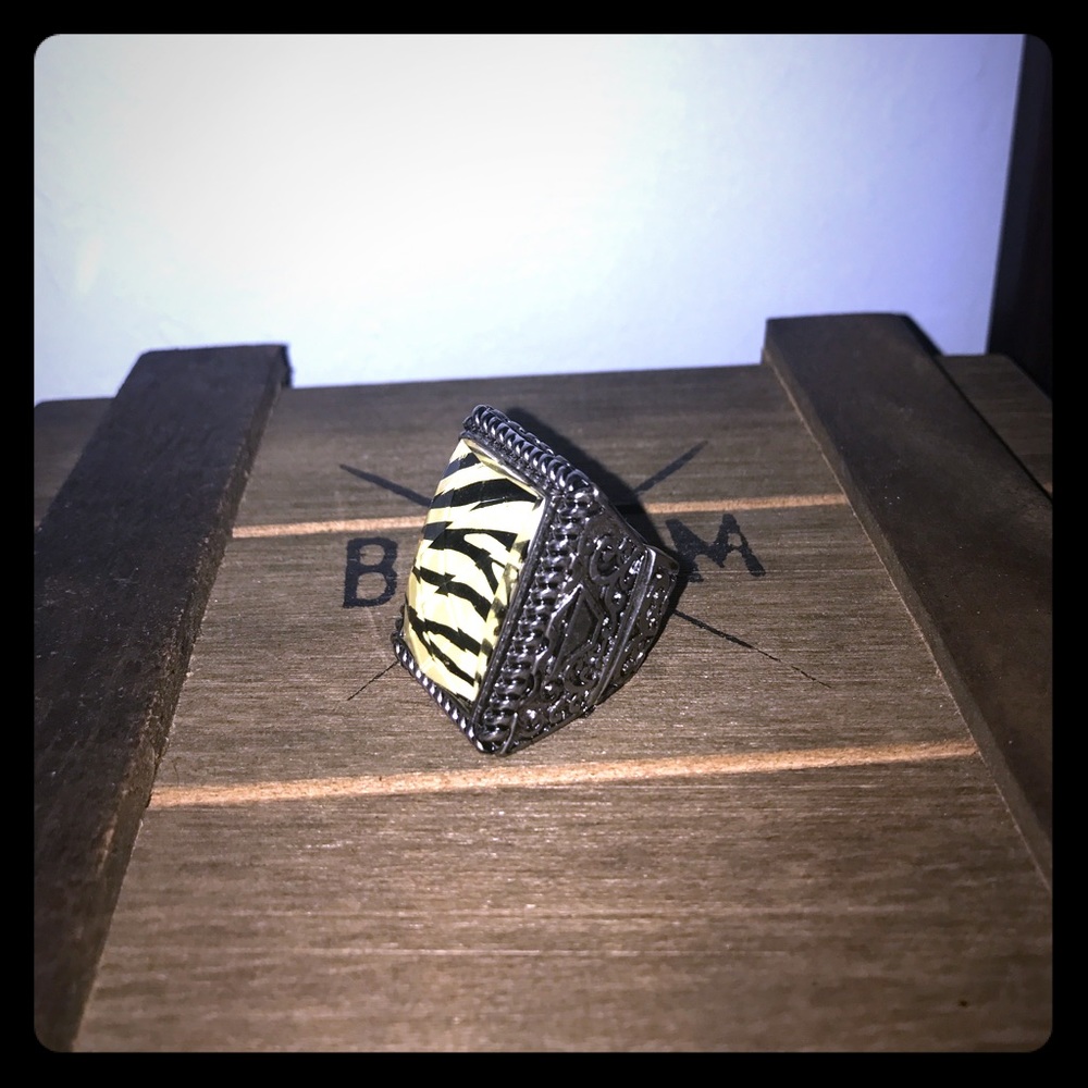 Zebra statement ring