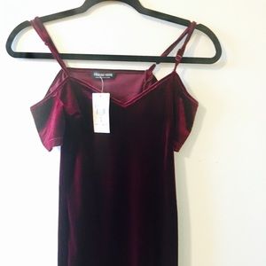 Cute burgundy dress. Nice material!