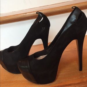 Halston H by Halston 6" heel 2" platform pumps