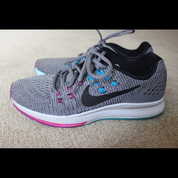 Nike Shoes - Gray Nike Zoom Sneakers!