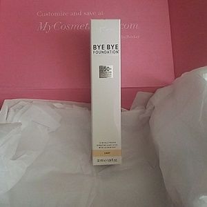 SOLD- IT COSMETICS BYE BYE FOUNDATION LIGHT
