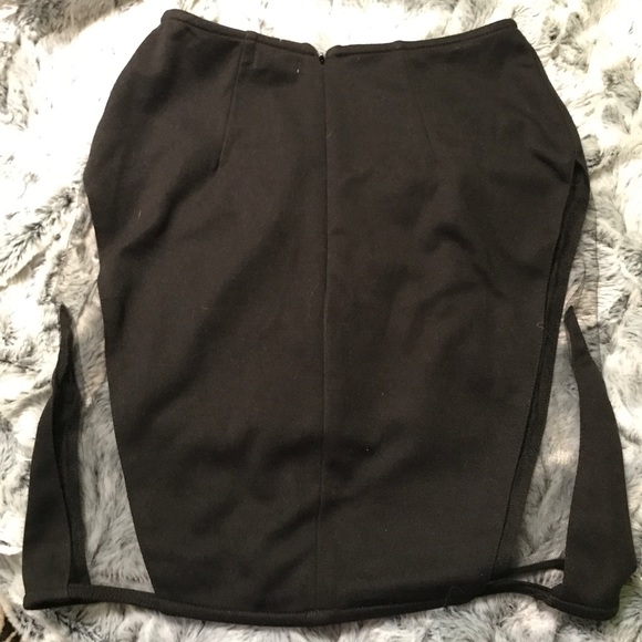 Black skirt with mesh sides - Picture 2 of 5