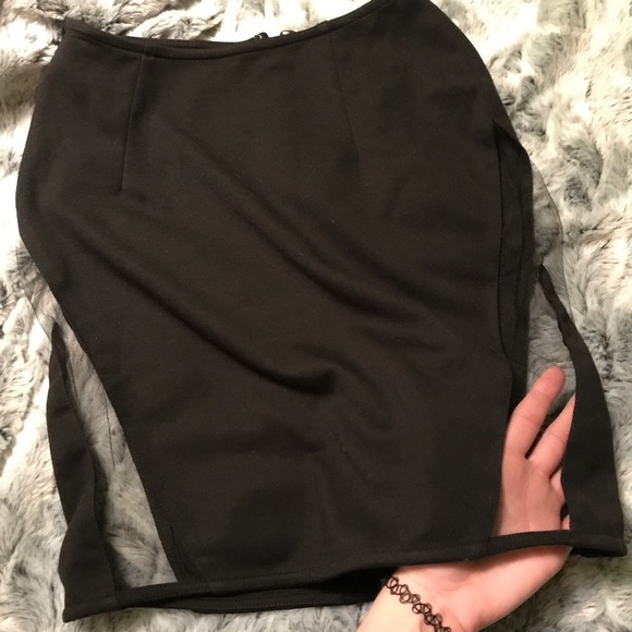 Black skirt with mesh sides - Picture 3 of 5