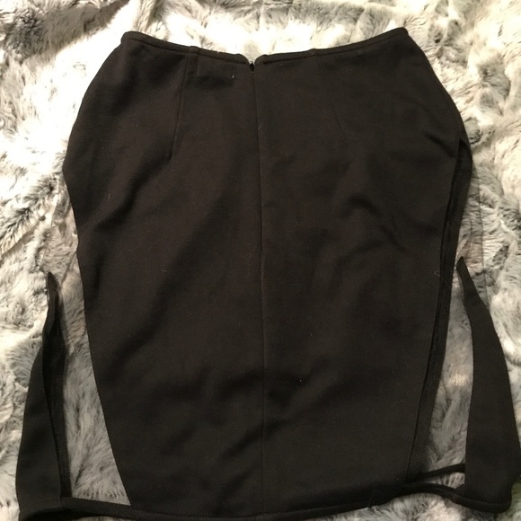 Black skirt with mesh sides - Picture 4 of 5
