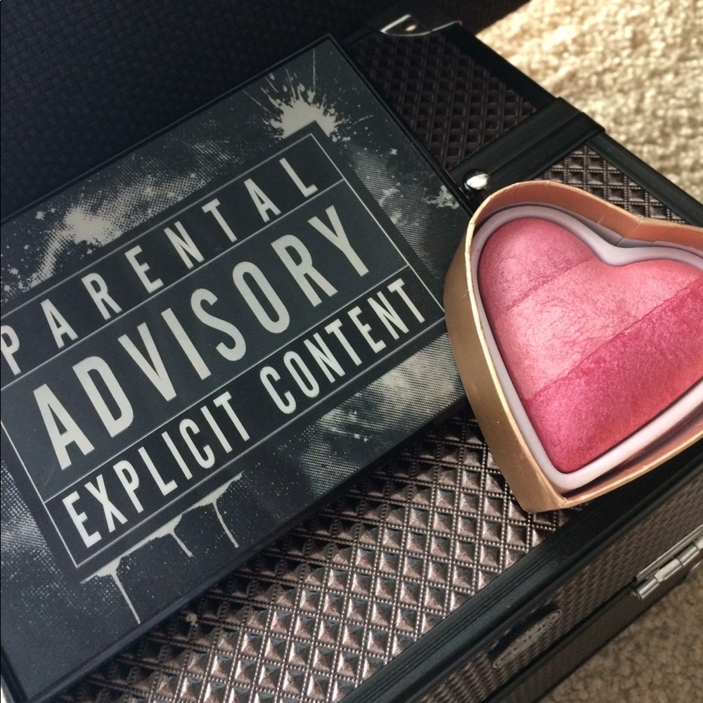 Makeup Revolution- Eye Shadow Palette& Baked Blush