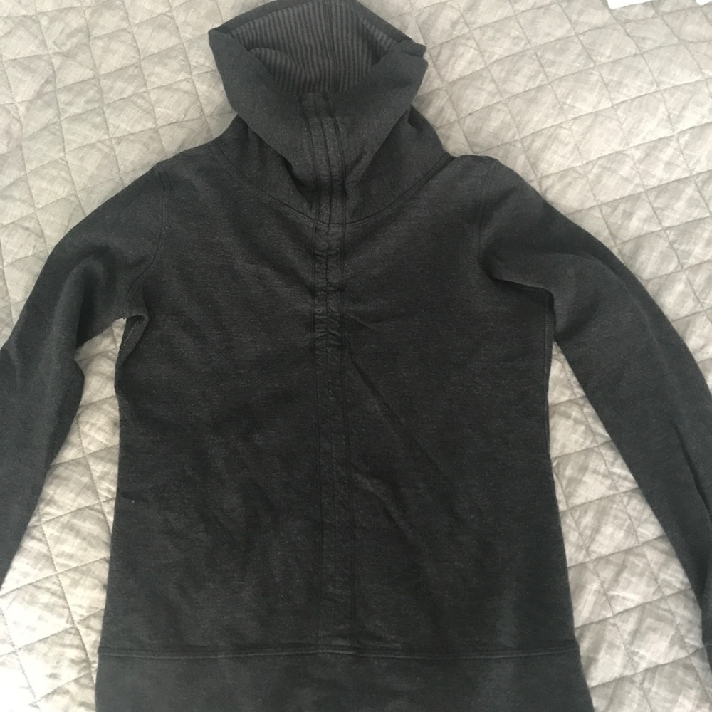 Lululemon in a cinch pullover