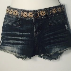 1st Kiss denim shorts😘