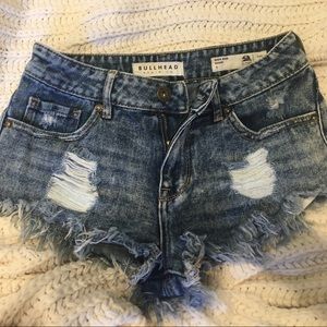 bullhead denim shorts!