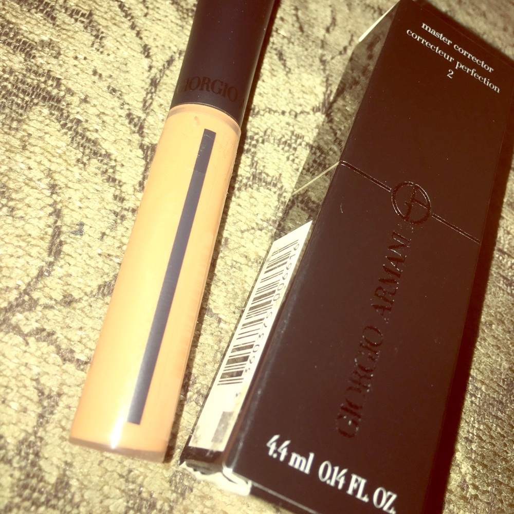 Giorgio Armani master corrector