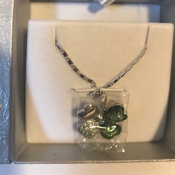 Four Leaf Clover Heart Shaped - Picture 1 of 3