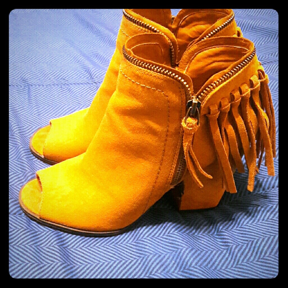 Camel-colored suede heels with fringe
