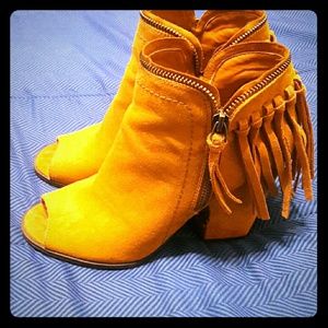 Camel-colored suede heels with fringe