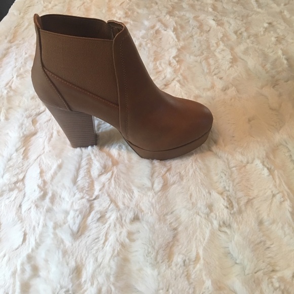 Brown bootie heels - Picture 4 of 4