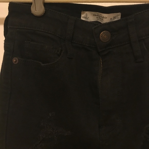 Size 0 high rise ripped jeans never wear worn. - Picture 2 of 4