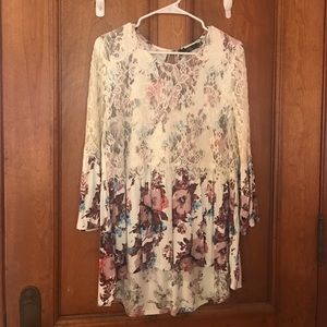 BKE Boutique Floral and Lace Top