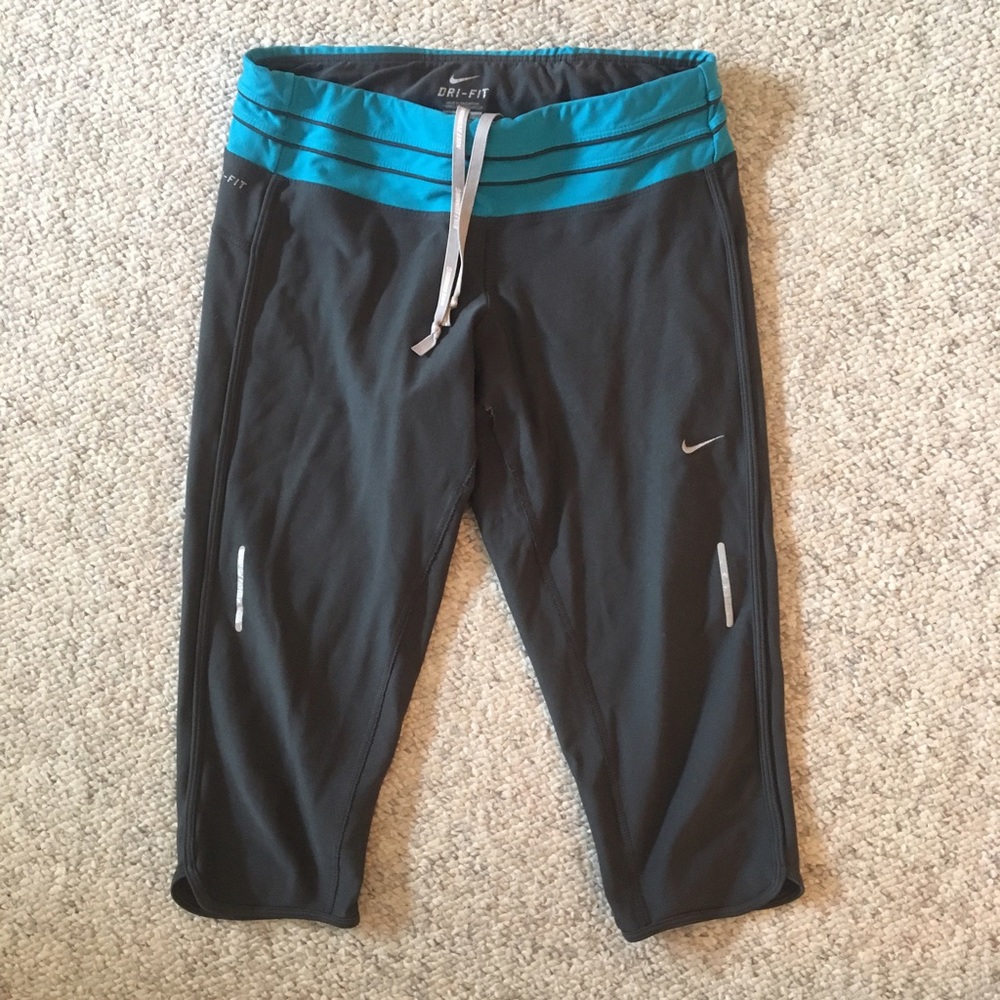 Gray Nike Cropped Leggings