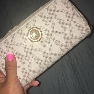 michael kors medium size wallet