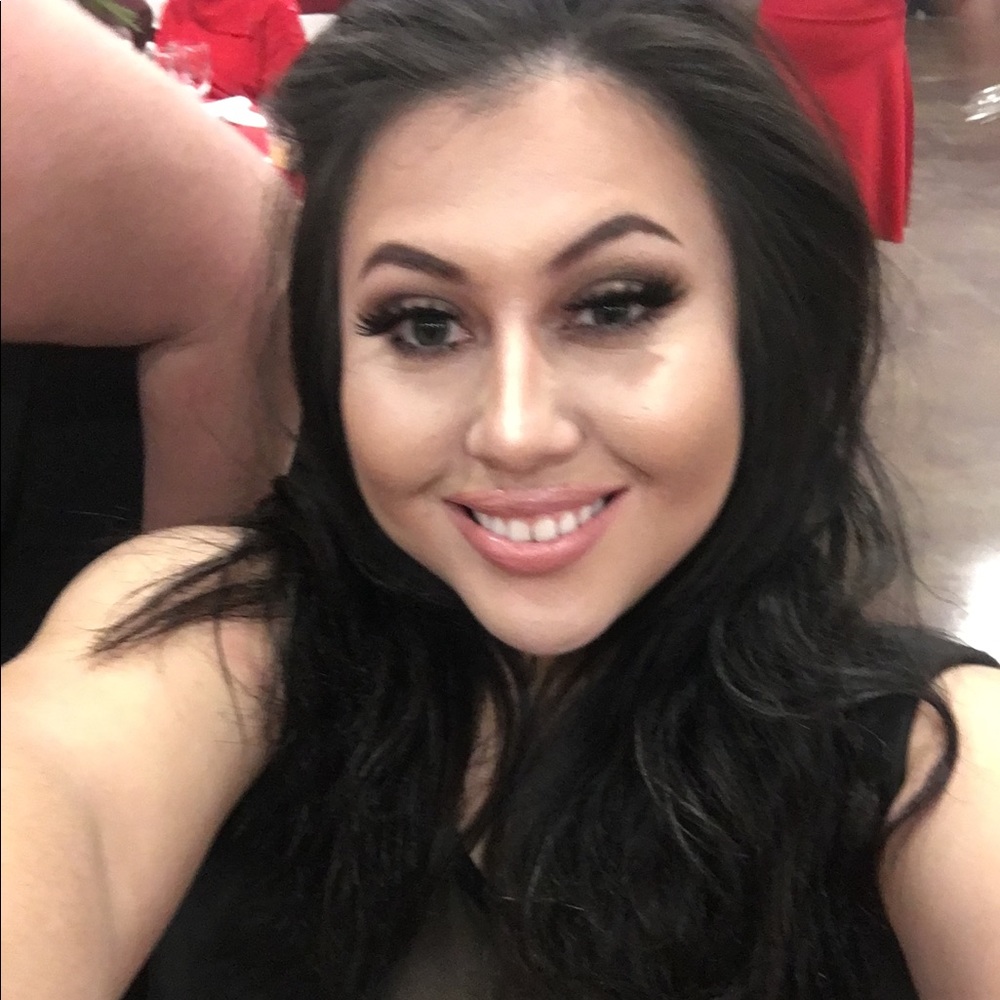 Meet your Posher, Iliana