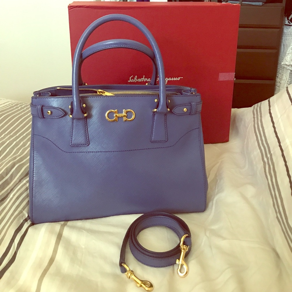New Iris Ferragamo Medium Tote