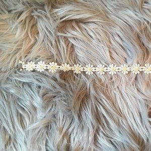 White daisy choker