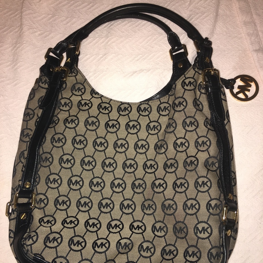 Genuine Micheal Kors Bag plenty of pockets love it
