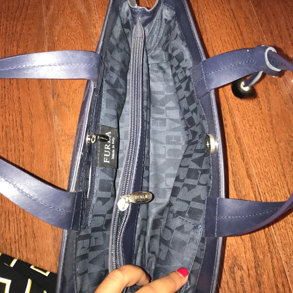 Handbag - Picture 2 of 2