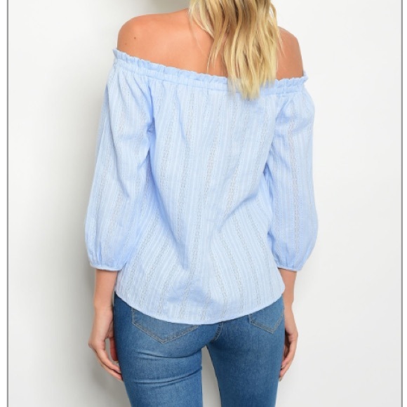 ❗️SOLD❗️Off Shoulder Top with 🌹 Patches - Picture 4 of 5