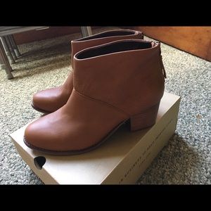 Toms Leila Bootie size 8 warm tan