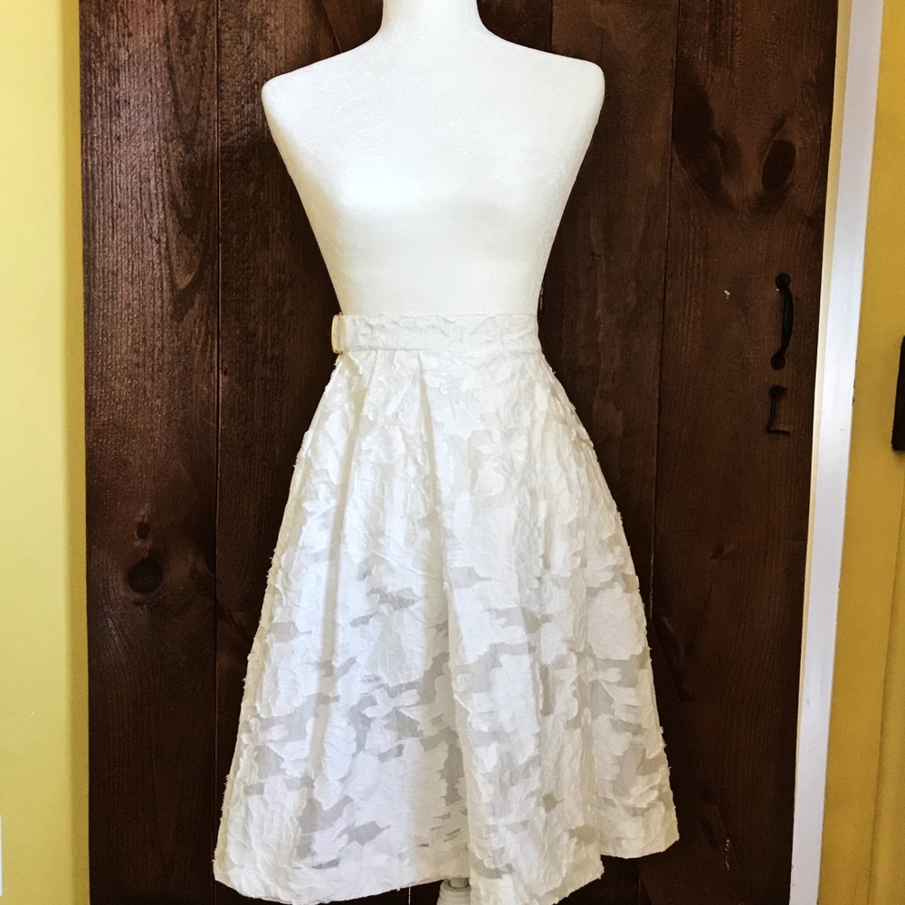 High Waisted Skirt with Flower Details
