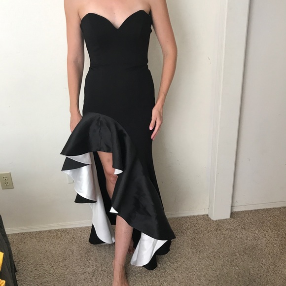 Jovani Dresses & Skirts - JOVANI black white sweetheart side flow dress gown