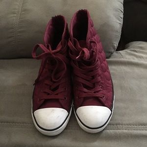 Converse tennis shoes color: sangria size: 8 1/2