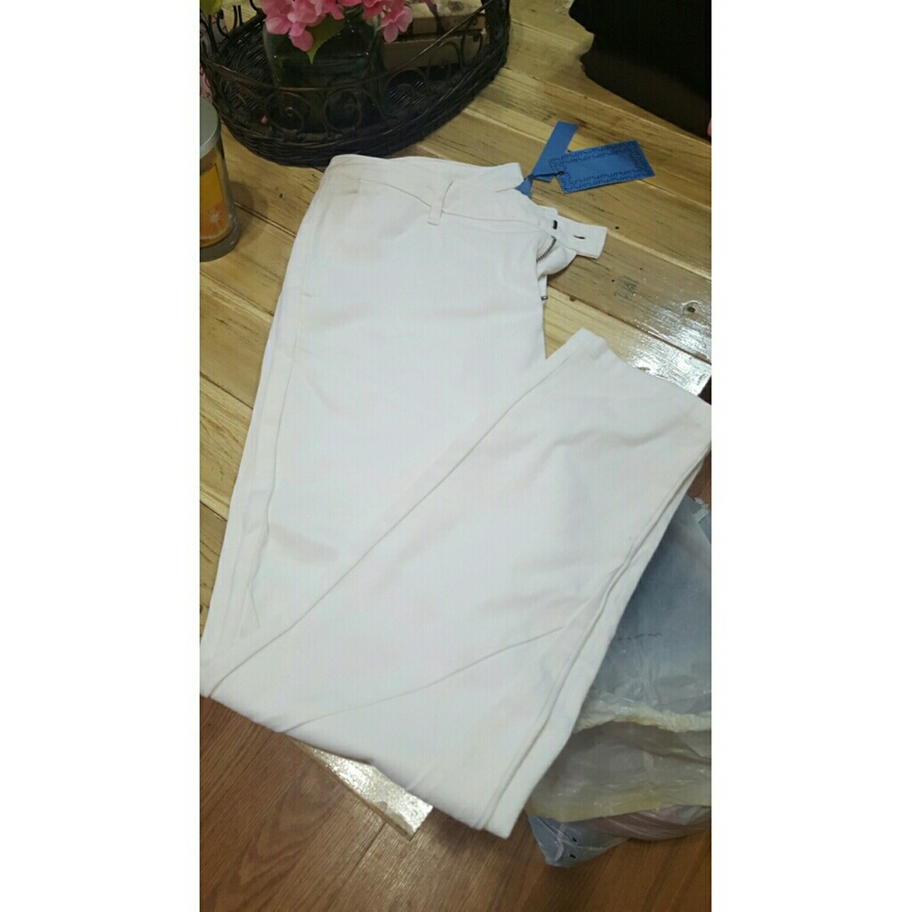 Vera Wang Pants