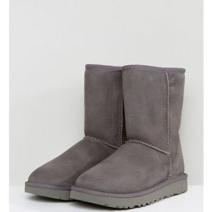 Short gray uggs