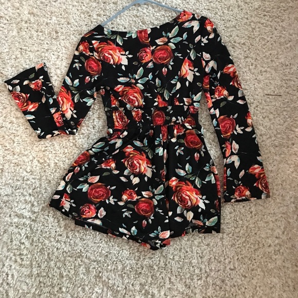 🌺Floral long sleeve romper - Picture 2 of 3