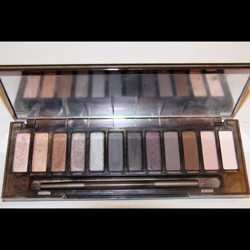 Urban decay naked smokey eyeshadow palette