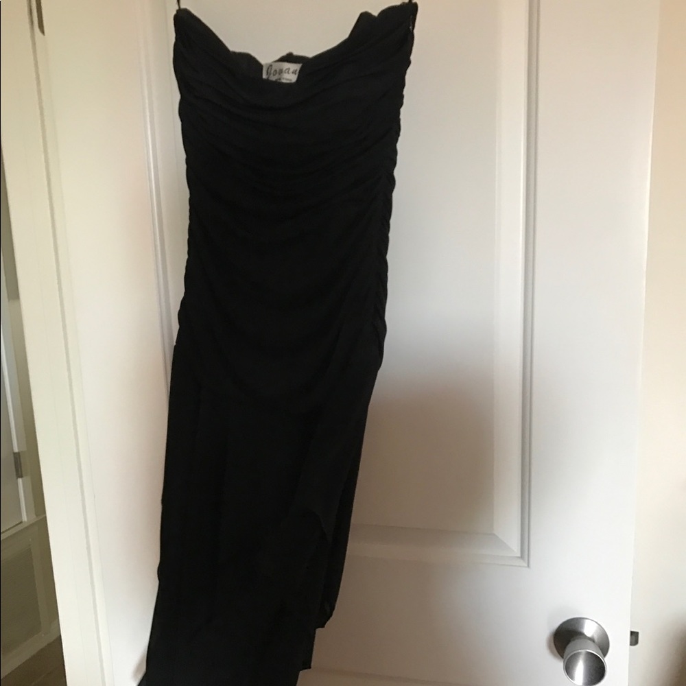 Black sleeveless dress