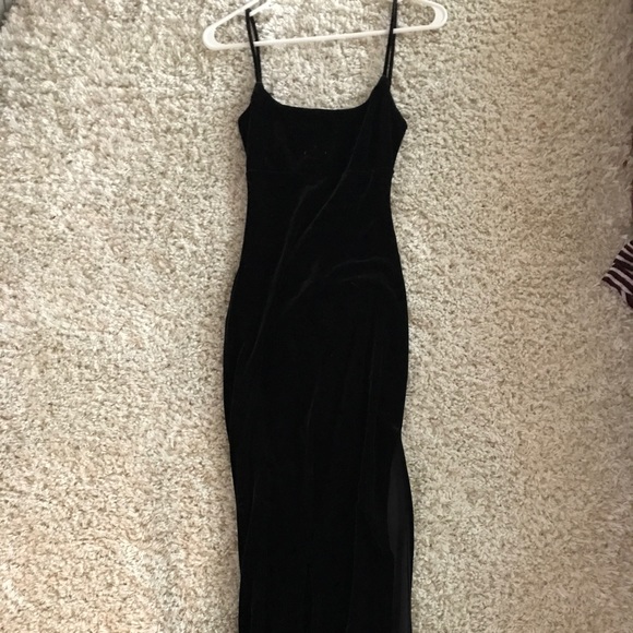 ✨Long black elegant low back velvet dress - Picture 2 of 5