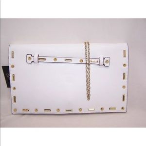 🛎💕White/Gold Studded Clutch💕