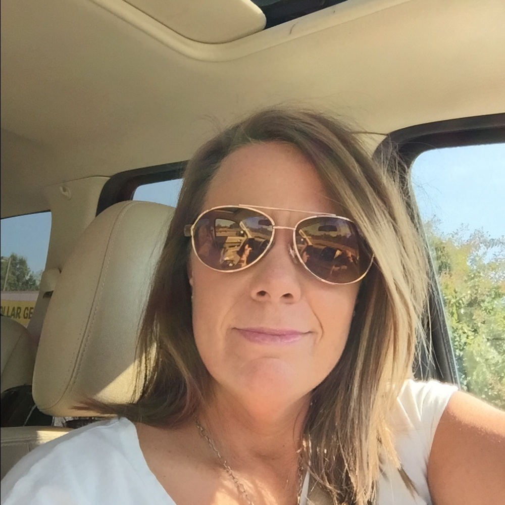 Meet your Posher, Sharon
