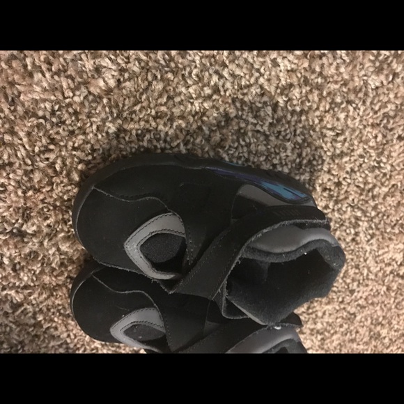 Toddler black Jordan's size 7 - Picture 2 of 4