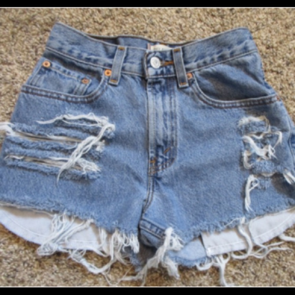[SOLD] Vintage High Waisted Levi's Shorts